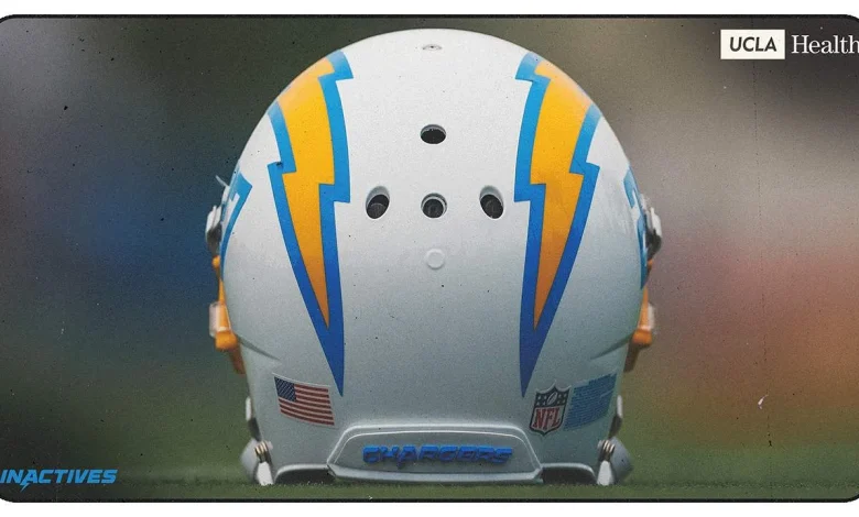 Chargers-Eagles Inactives for Week 14: Justin Herbert Will Play Monday With Hand Injury