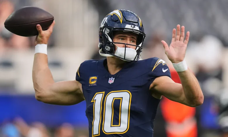 Chargers QB Justin Herbert returns vs. Raiders after leaving game with hand injury