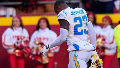 Chargers’ Tony Jefferson ejected vs. Chiefs, apologizes for obscene gesture