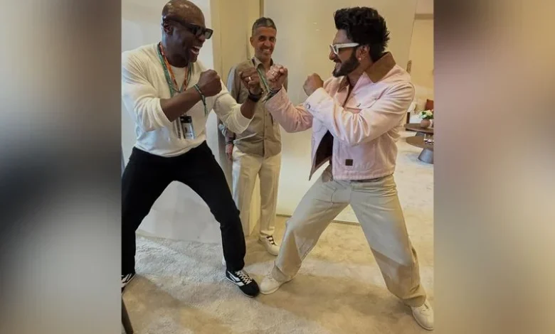 Chat up: Terry Crews congratulates Ranveer