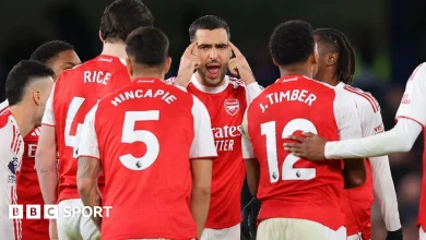 Chelsea 1-1 Arsenal: Moises Caicedo sent off as 10-man Blues hold Gunners