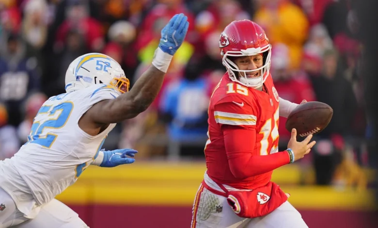 Chiefs announce Patrick Mahomes has suffered a torn ACL