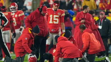 Chiefs' offensive line woes deepen as Wanya Morris exits with knee injury
