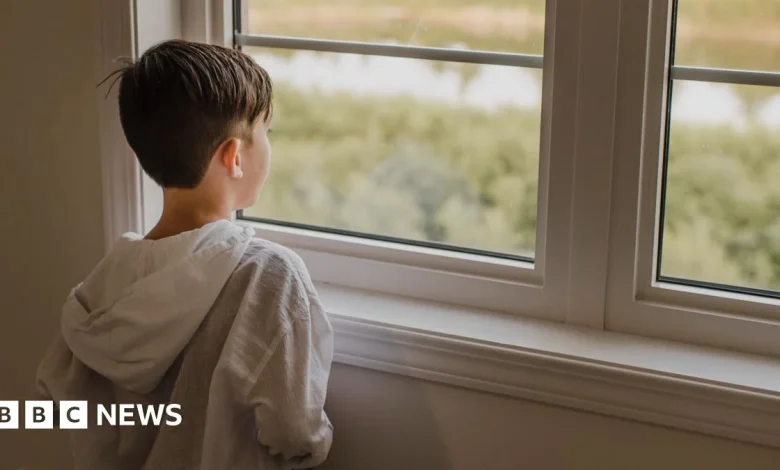 Child poverty strategy pledges end to children living in B&Bs