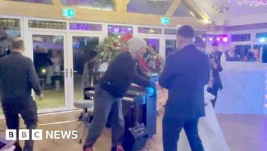 Chris Martin gives surprise wedding performance