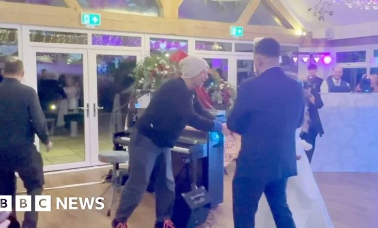 Chris Martin gives surprise wedding performance
