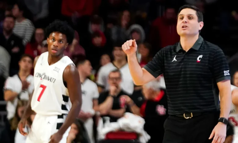 Cincinnati Bearcats opens December against Tarleton State, ex-Kentucky coach