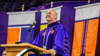 Clemson President Resigns