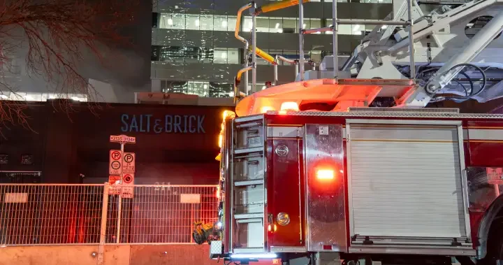 Crews deal with stubborn fire at Calgary restaurant