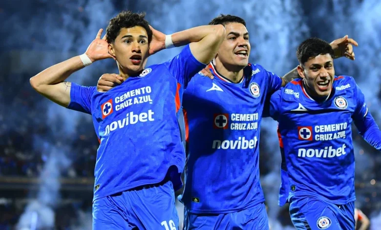 Cruz Azul vence a unas aguerridas Chivas y avanza a la Semifinal del Apertura 2025 contra Tigres