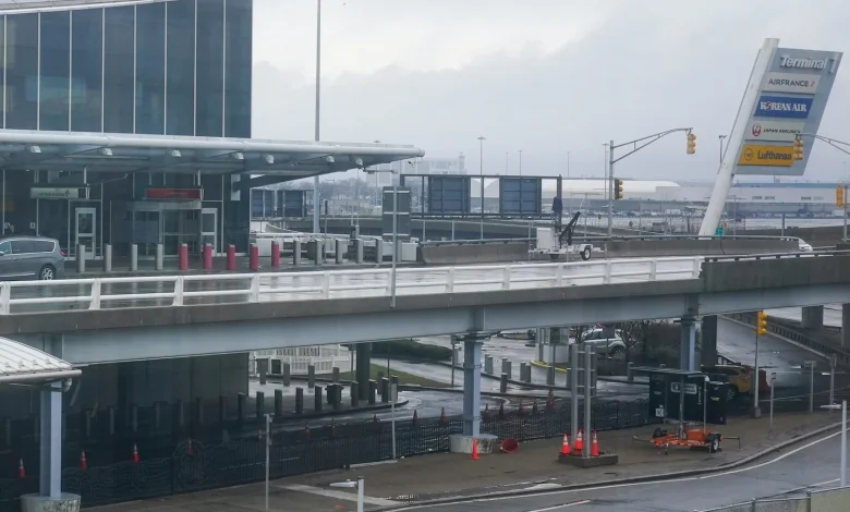 Customs officer at JFK airport fires his gun during a freeway fight