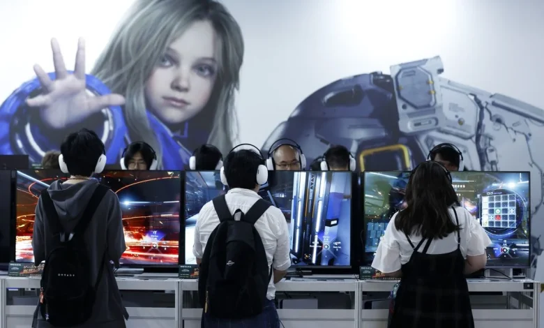 Cyber Monday US Spending Growth Trails Europe Amid Tariffs