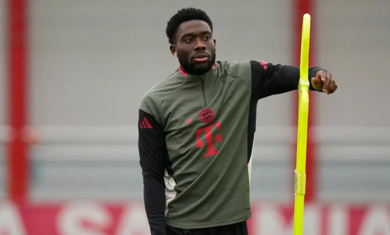 Davies back on Bayern's bench after nine months following knee injury