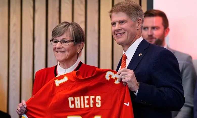 Dem rep blasts Chiefs owner after team announces Kansas move