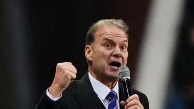 Derek Johnstone 'rips into' Rangers team during Ibrox half time draw before roaring 'No Surrender'