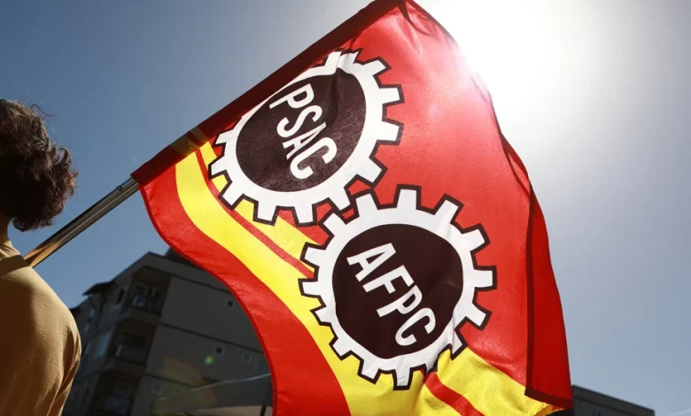 Des centaines de fonctionnaires fédéraux avertis de suppressions d’emplois