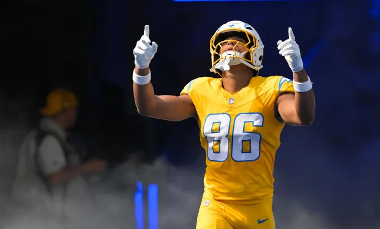 DraftKings Showdown MNF Tight End Strategy Guide: Oronde Gadsden vs. Dallas Goedert