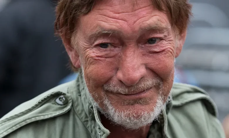 'Driving Home for Christmas' singer dies at 74