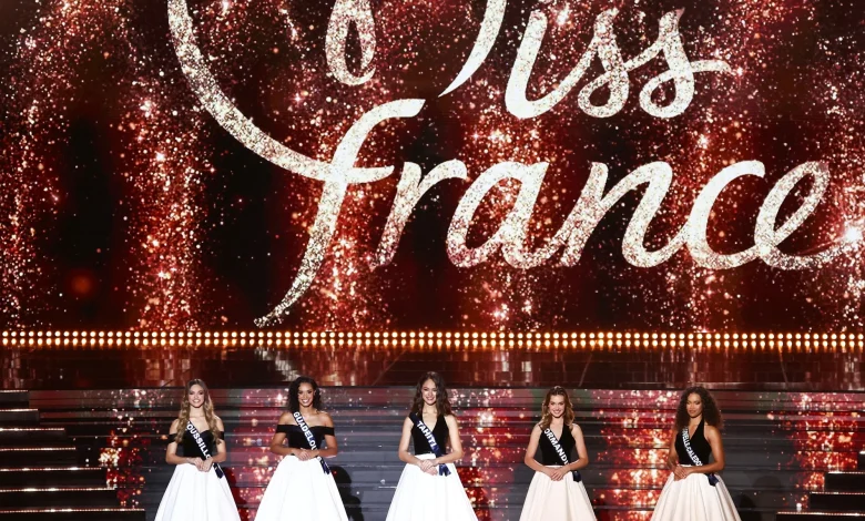 EN DIRECT - Miss France 2026 : les 5 finalistes du concours sont connues, suivez la cérémonie