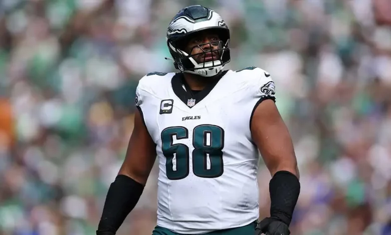 Eagles’ Jordan Mailata, Mekhi Becton share big man hug before MNF