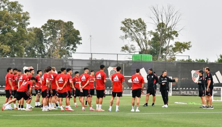 Entre brindis y doble turno: el River de Gallardo ya juega el 2026