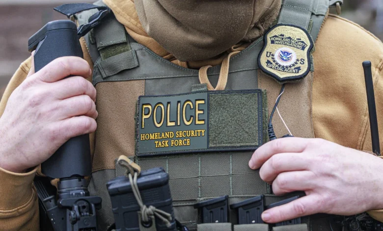 FBI: Man, woman drive to police station with Homeland Security agent trapped in vehicle