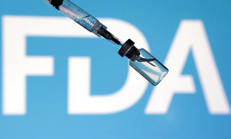 Former FDA commissioners condemn plan to tighten vaccine approvals