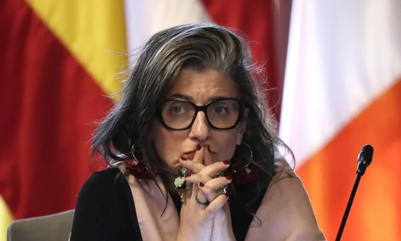 Francesca Albanese, dal «rimprovero» al sindaco di Reggio Emilia al «monito» ai giornalisti: la «maestra» dei pro Pal che sale sempre in cattedra