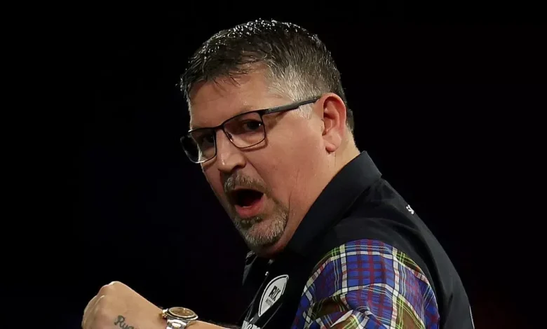 Gary Anderson takes issue with Adam Hunt's behaviour during World Darts Championship clash