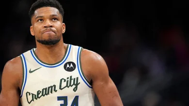 Giannis Antetokounmpo suffers calf strain vs. Pistons, leaves game under own power - The Athletic