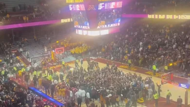 Gophers fans storm the court after upset win over No. 22 Indiana