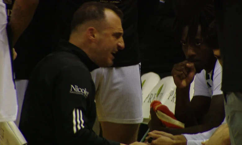 Green Bay men lose late lead, fall to Robert Morris 80-78