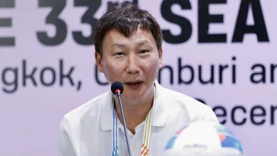 HLV Kim Sang-sik họp báo trước bán kết SEA Games 33