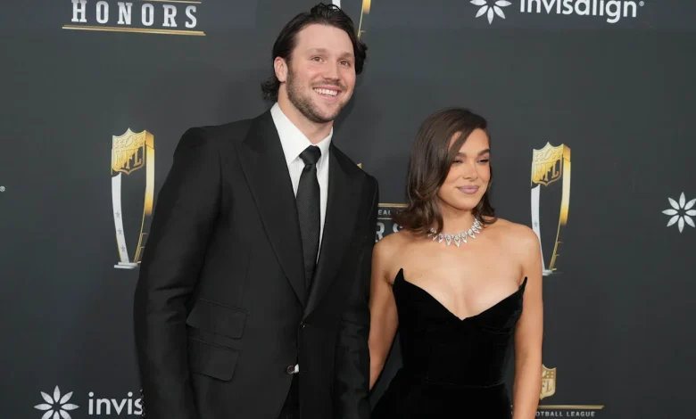 Hailee Steinfeld shows off retro Bills fit before Josh Allen’s snow game vs. Bengals