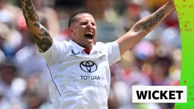 'He's going off!' - England strike after Australia make review error