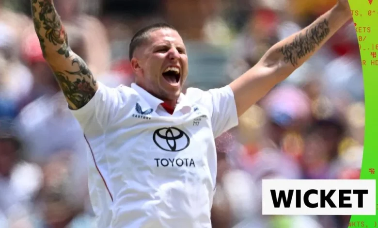 'He's going off!' - England strike after Australia make review error