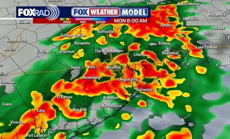 Houston weather: More rain for most of Monday