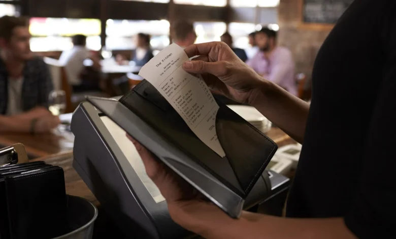 How To Split The Bill At A Restaurant Without Angering Staff (Or Your Friends)