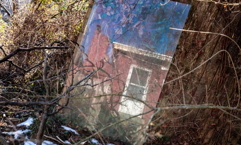 How is Pittsburgh short on housing with 20,000 vacant homes?