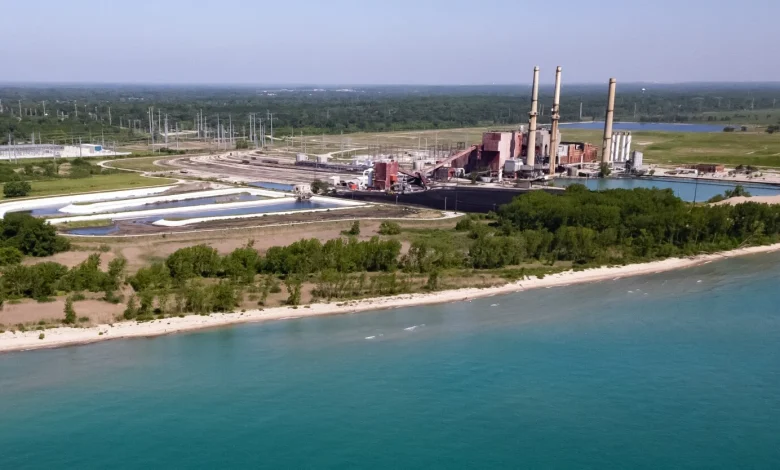 Illinois running low on power as AI data centers spike electricity demand