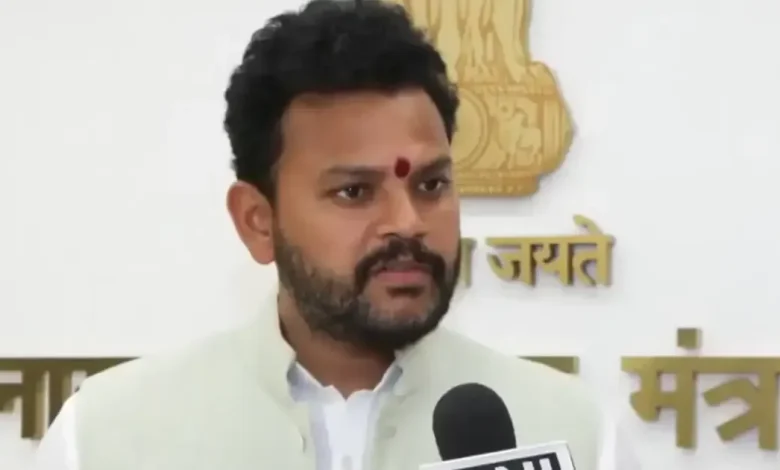 In cockpit of crisis-hit ministry, Naidu facing high pressure gauge reading