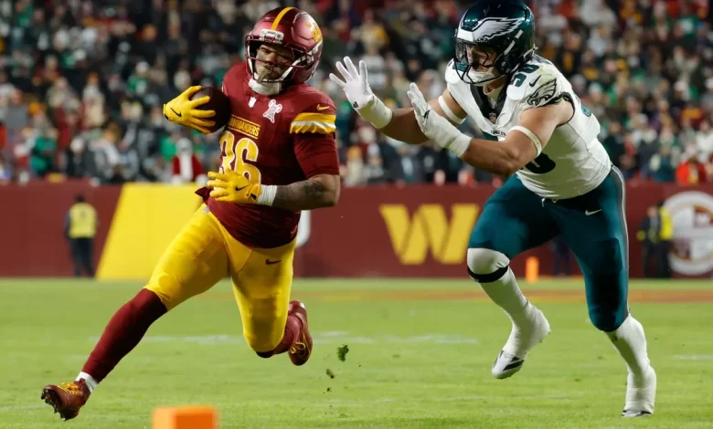 Jaelan Phillips injury update as Eagles DE has leg injury vs Bills