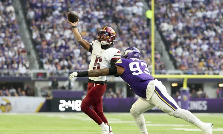 Jayden Daniels questionable to return after reinjuring left elbow