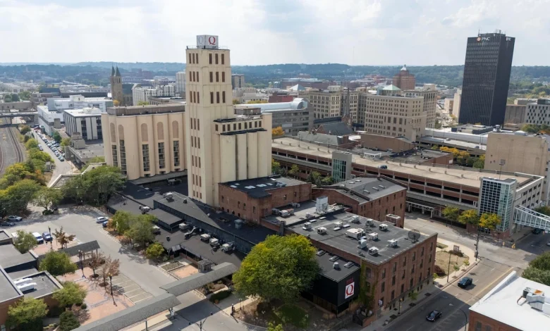 Jeff Bezos, Lauren Sánchez Bezos donate $1.25M to Akron emergency shelter