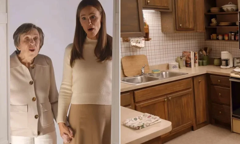 Jennifer Garner Wipes Away Tears as She Revisits Her Childhood Kitchen with Her Mom