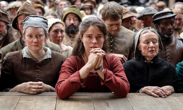 Jessie Buckley on Golden Globes 'Hamnet' Scene and Unscripted Finale