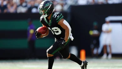 Jets Sign 3 Players Including 6-Foot-5 Pass Catcher Ahead of Pats Contest