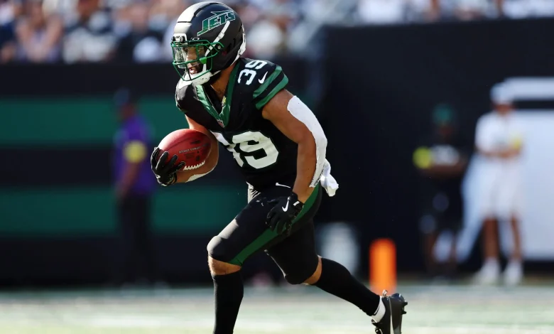 Jets Sign 3 Players Including 6-Foot-5 Pass Catcher Ahead of Pats Contest