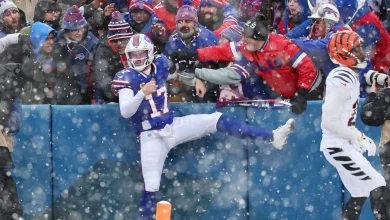 Joe Burrow's two fourth-quarter INTs down Bengals, Bills win 39-34