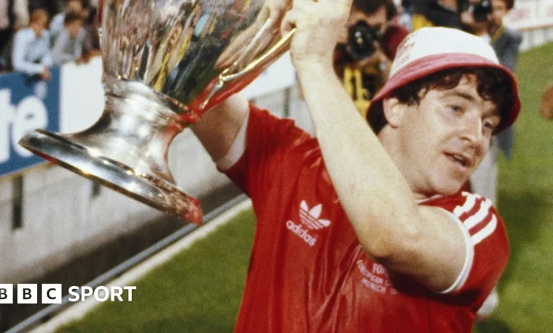 John Robertson: Nottingham Forest to honour former winger by renaming stand